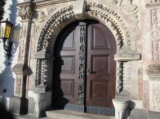 Portal an der Kirche in Marienberg